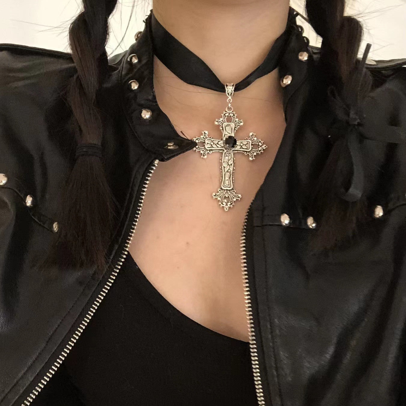 Narastreet – Velvet Cross Necklace