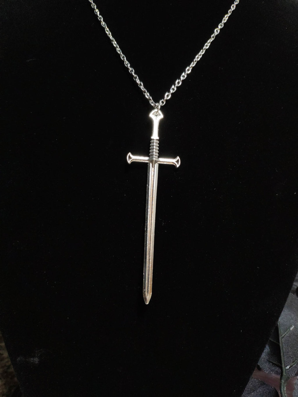 Narastreet – Eternal Blade Necklace